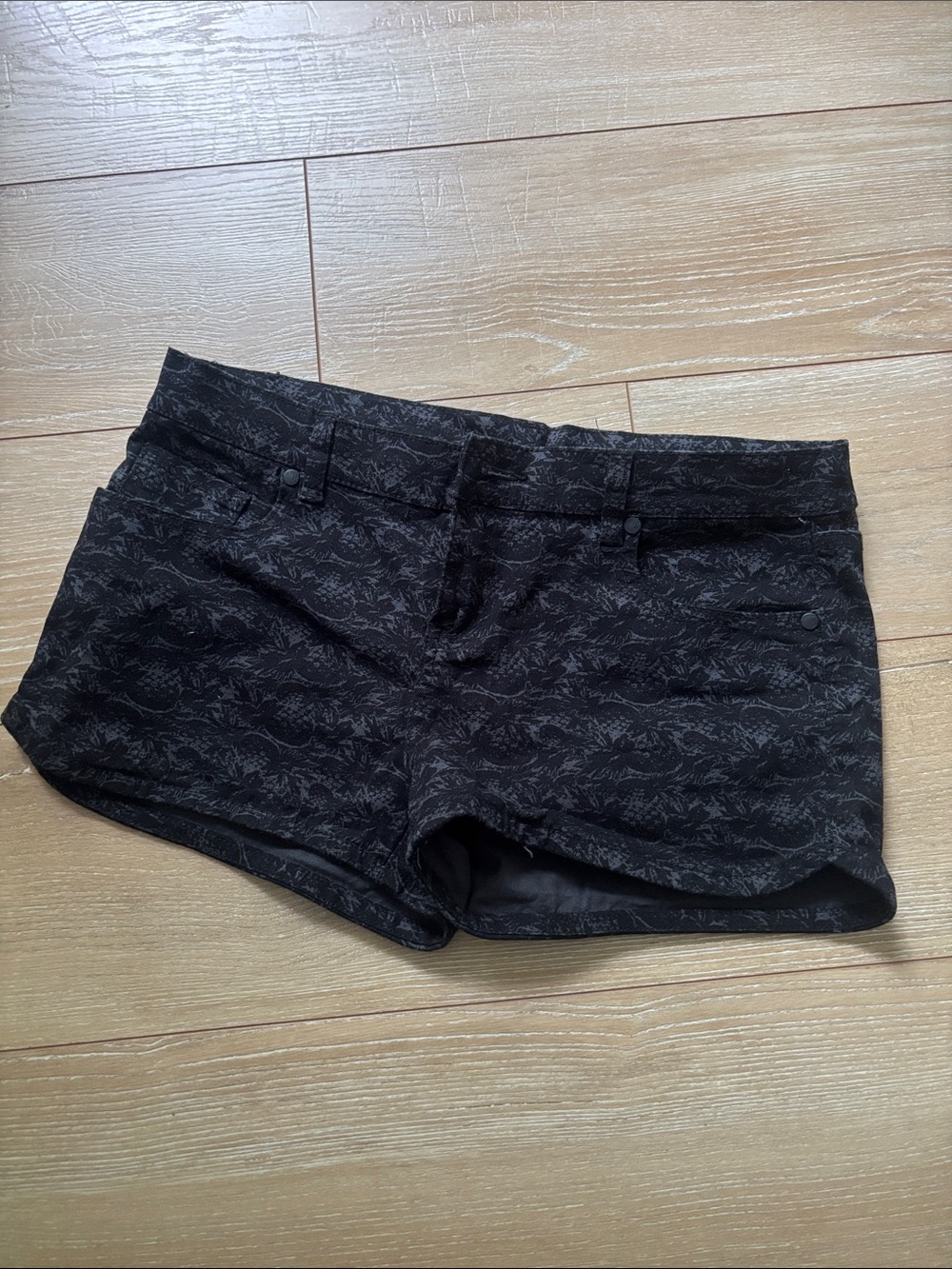 Hurley Black Patterned New Shorts - Picture 3 of 10